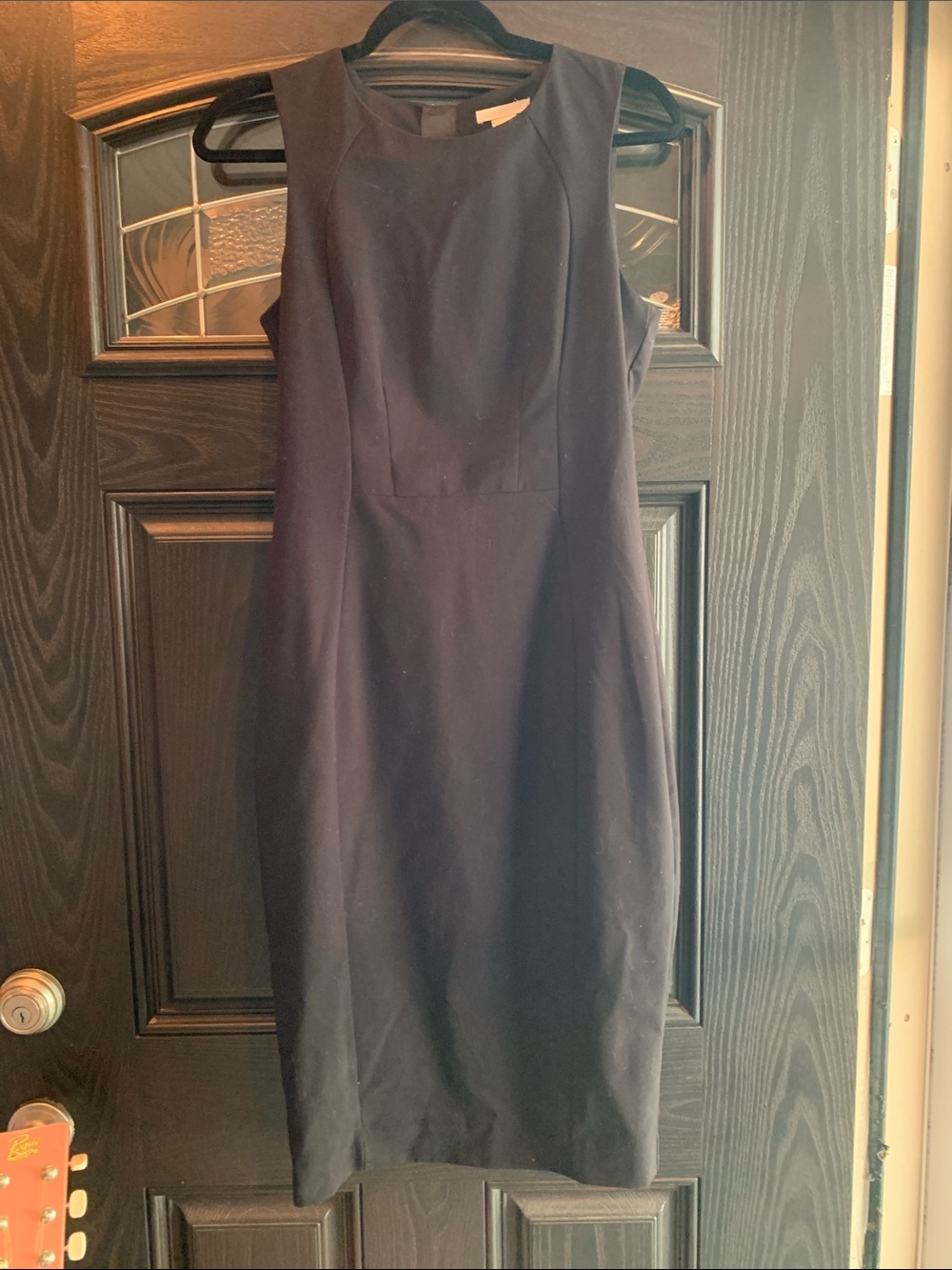 Beautiful Tailored Classic Sleeveless Sheath Dress in Black